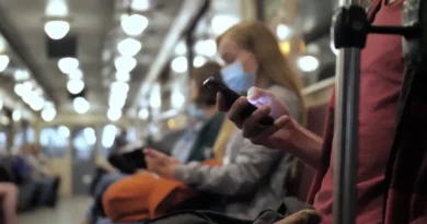 Колко често непознати надничат в телефона ви? Samsung разкрива статистика