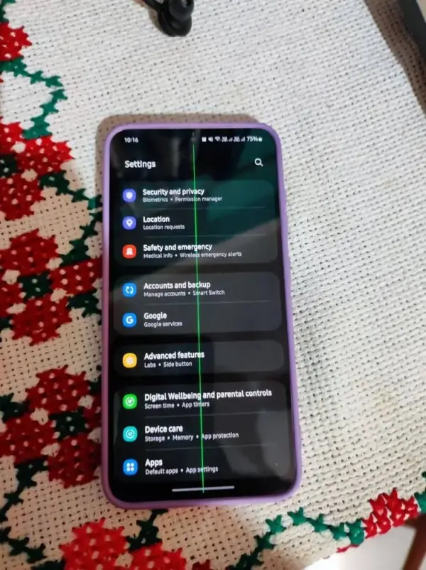Някои потребители на Galaxy S23 съобщават за дефект в дисплея след One UI 8.5 2 Samsung Galaxy S23