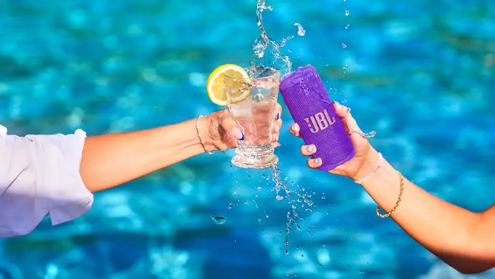 Портативната колонка JBL Grip е с 37€ по-евтина в eMAG 2 JBL Grip Portable Speaker