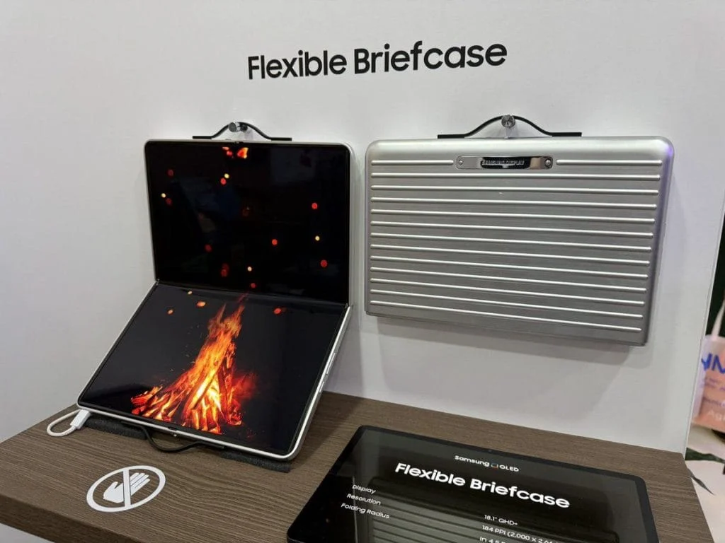 Samsung Flexible Briefcase / Източник: EqualLeaks